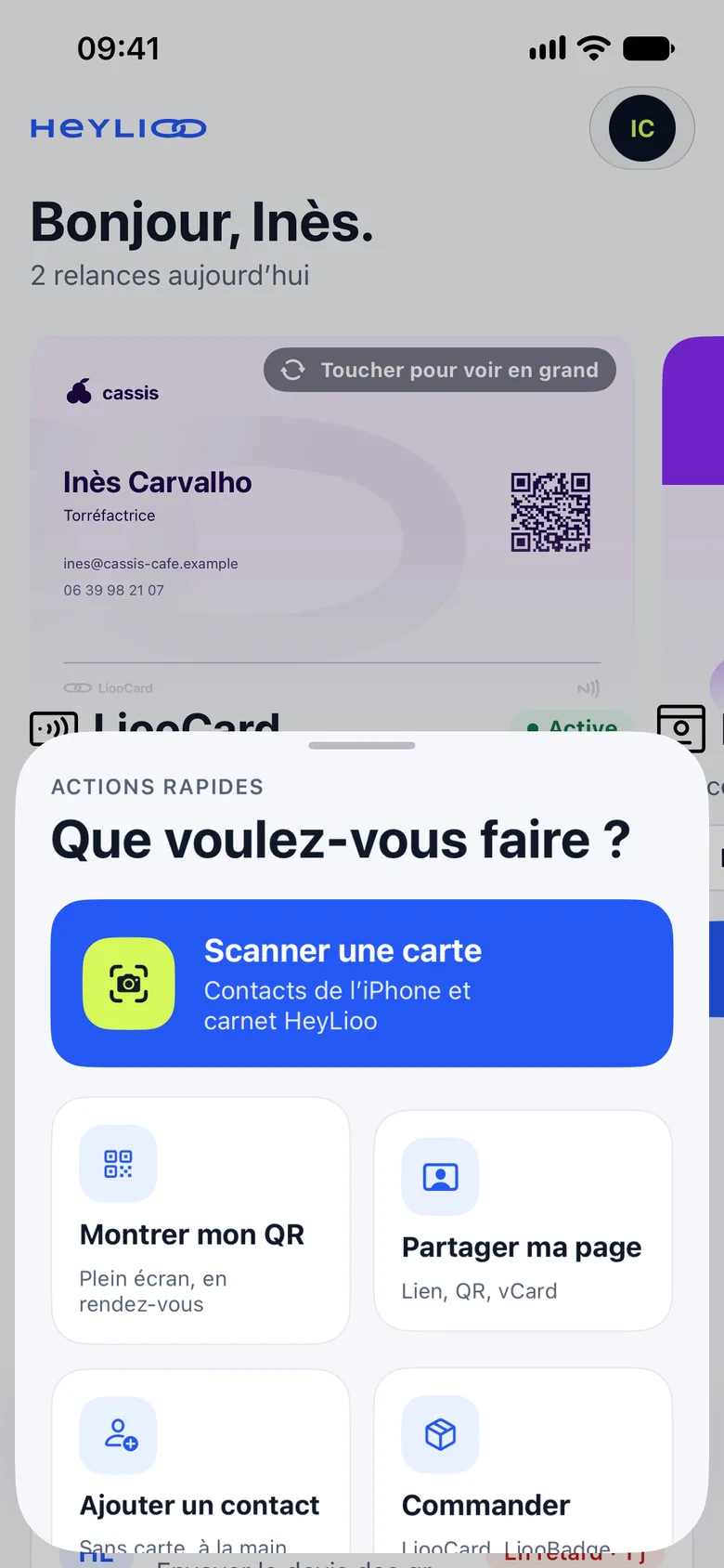 Menu du bouton central de l’app : Scanner une carte, Montrer mon QR, Partager ma page, Ajouter un contact, Commander