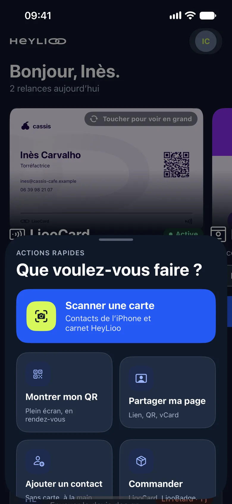 Menu du bouton central de l’app : Scanner une carte, Montrer mon QR, Partager ma page, Ajouter un contact, Commander