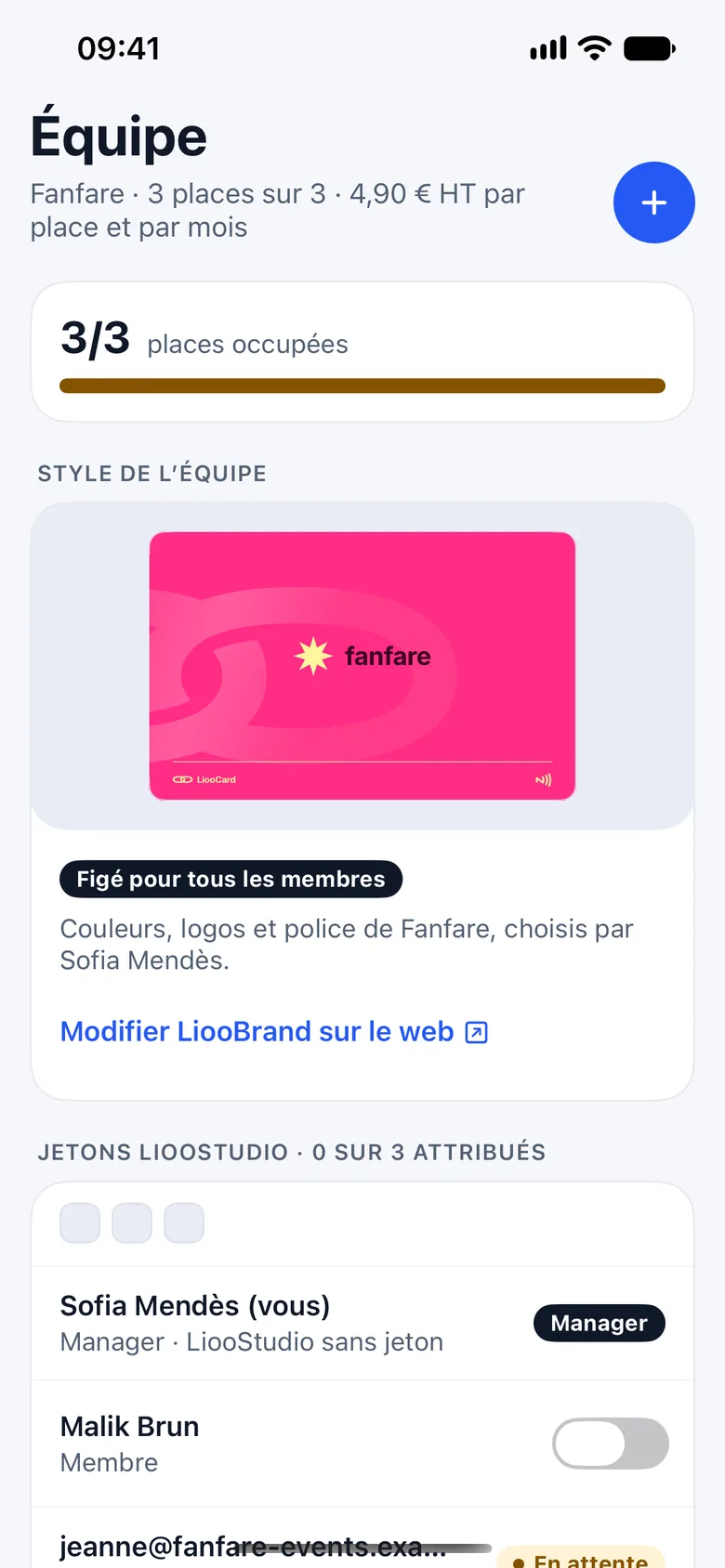 Écran Équipe : le style de l’équipe, couleurs, logos et police, figé par le manager pour tous les membres