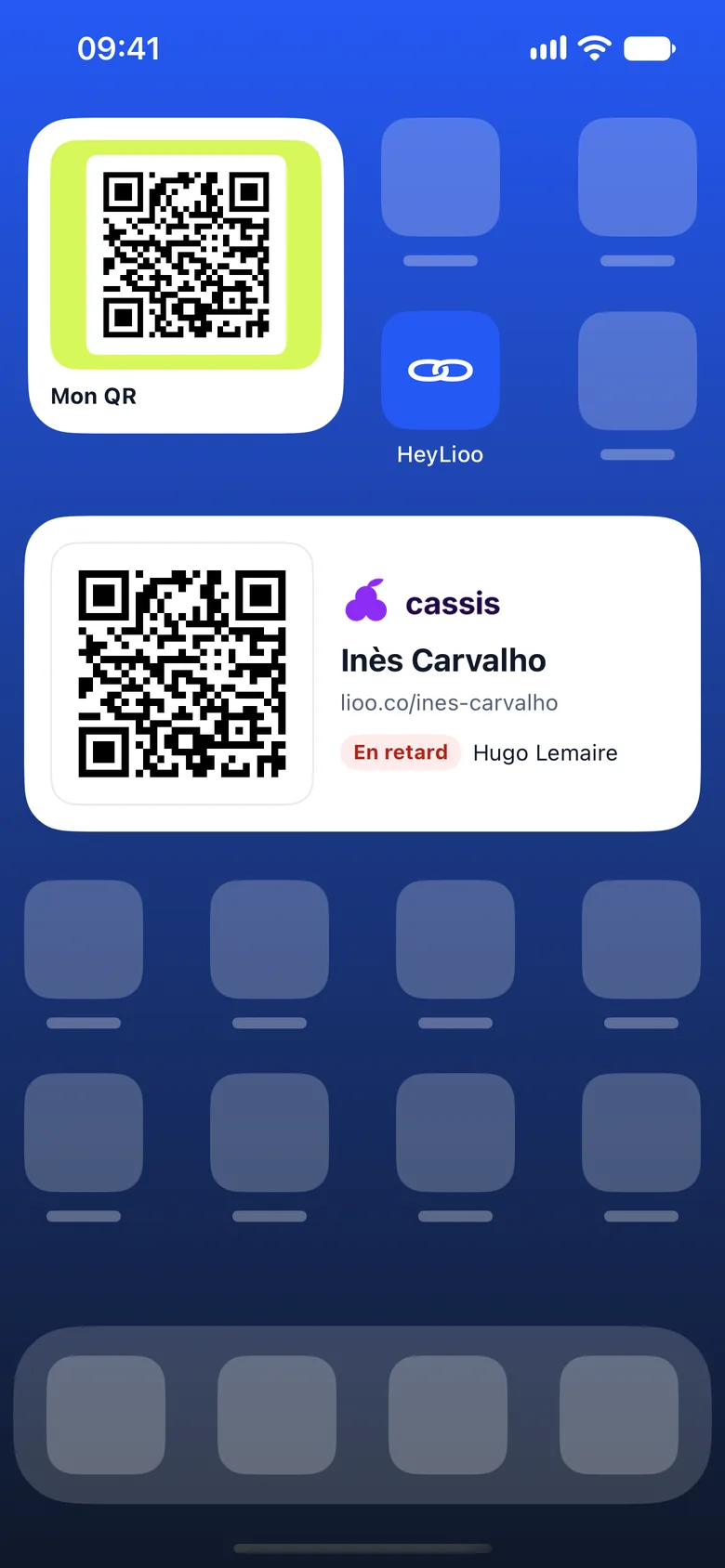 Les widgets HeyLioo, le QR et la relance du jour, sur un écran d’accueil d’iPhone simulé