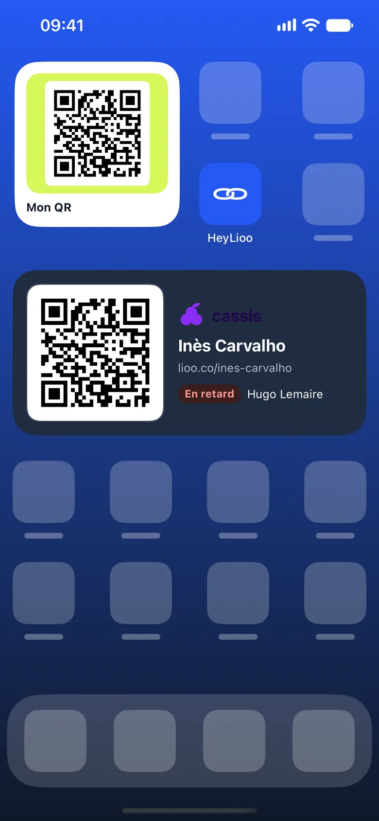 Les widgets HeyLioo, le QR et la relance du jour, sur un écran d’accueil d’iPhone simulé